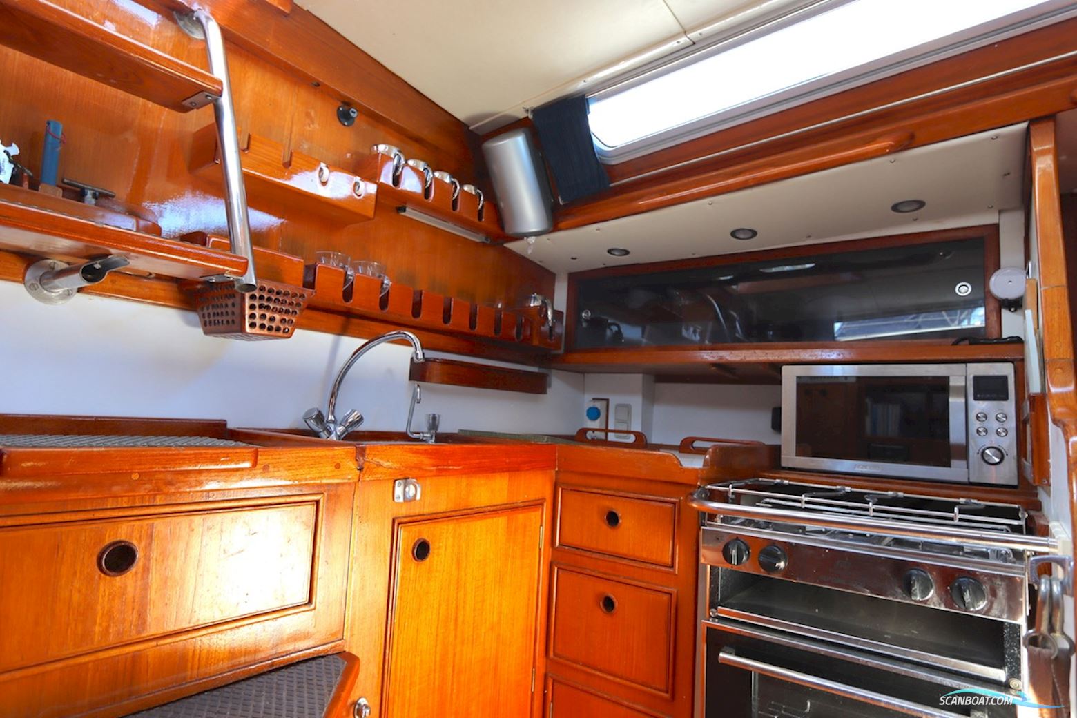 Holman & Pye Red Admiral 36