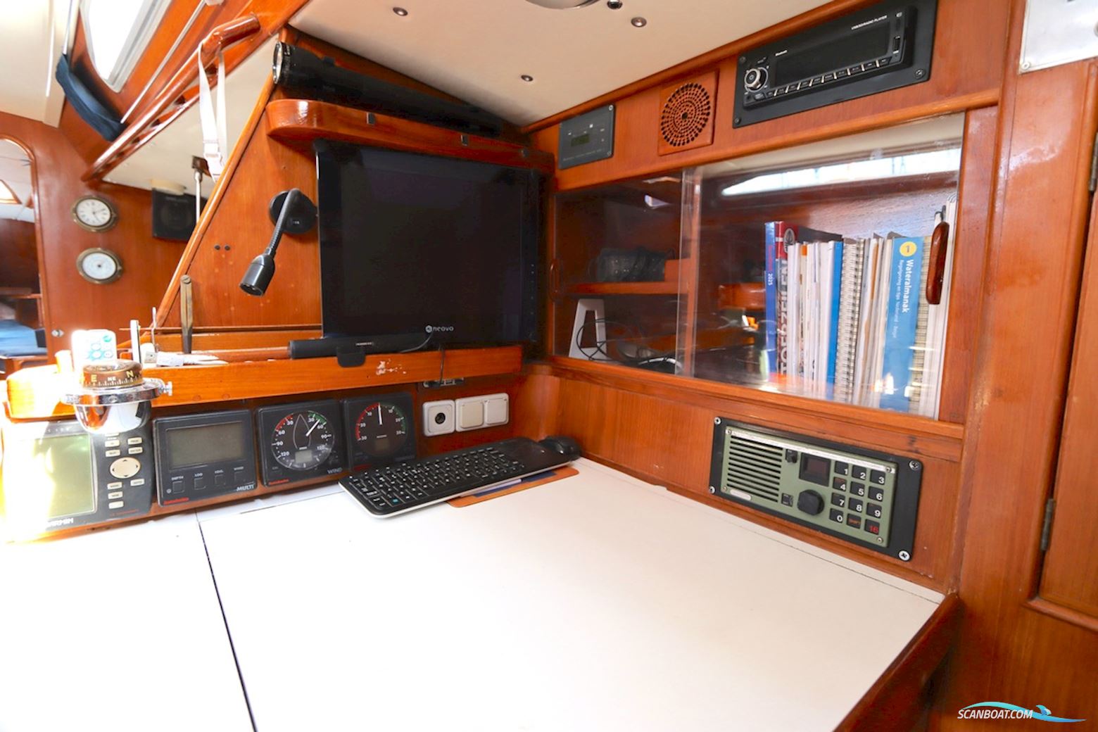 Holman & Pye Red Admiral 36