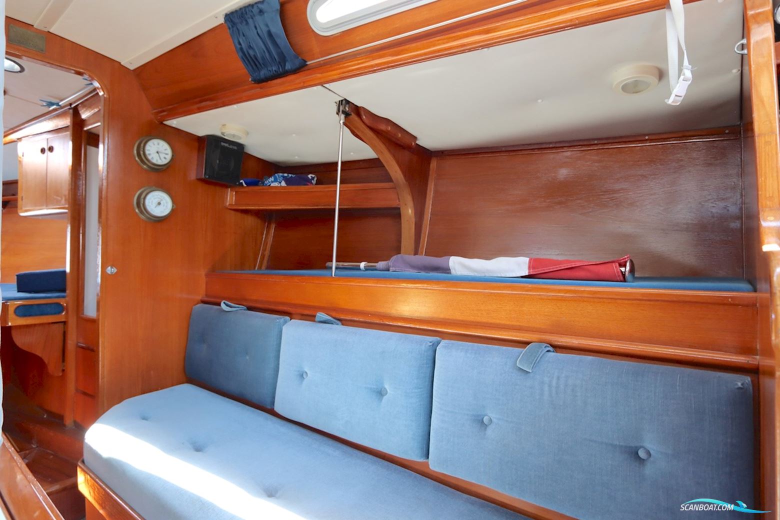 Holman & Pye Red Admiral 36