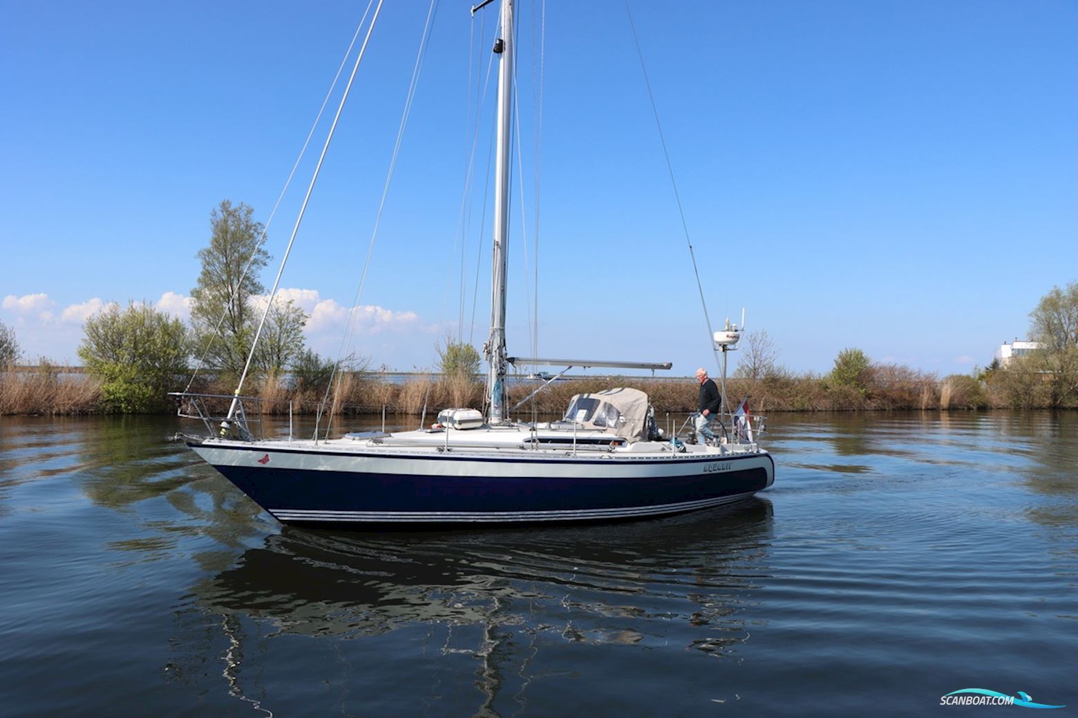 Holman & Pye Red Admiral 36