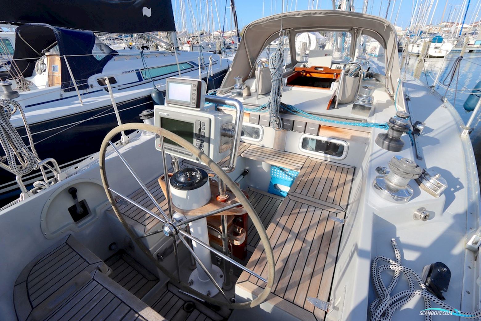 Holman & Pye Red Admiral 36