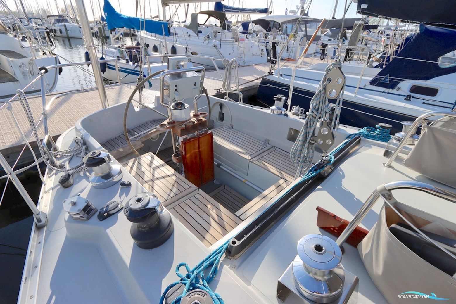 Holman & Pye Red Admiral 36