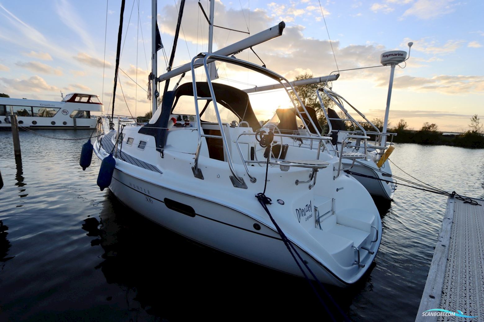 Hunter 306