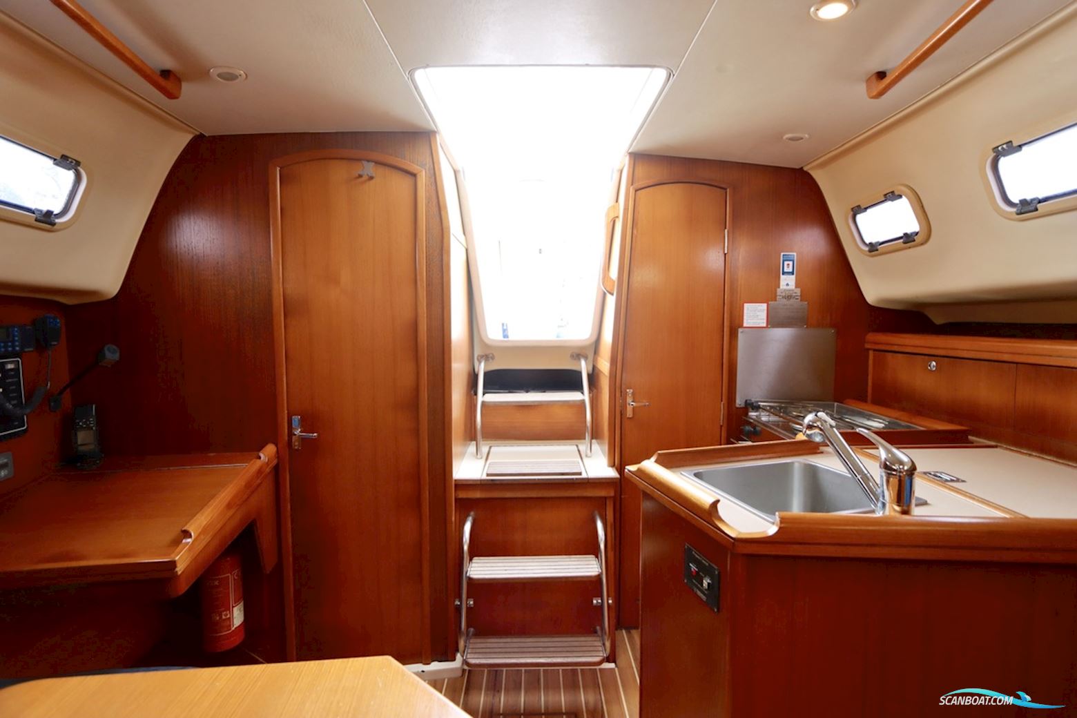 Hunter 306