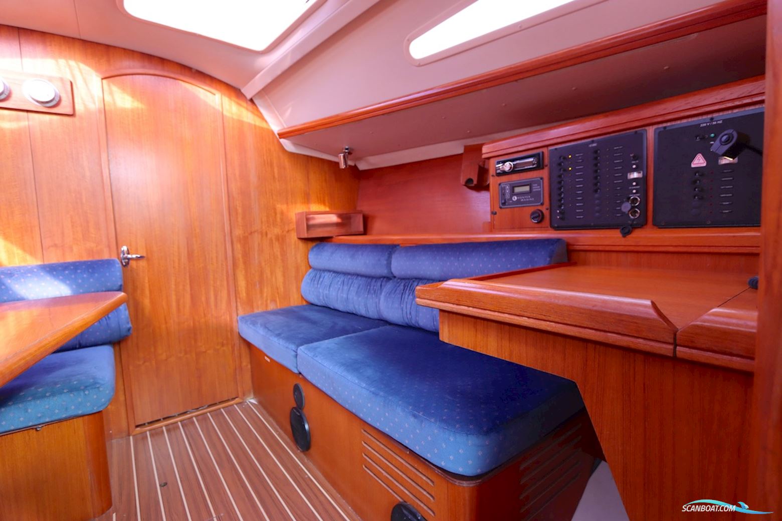 Hunter 33