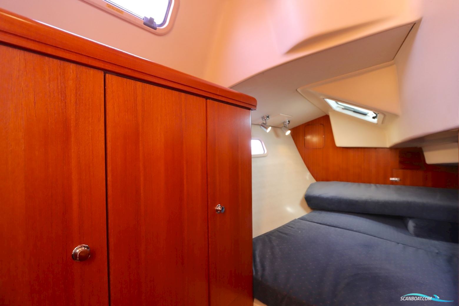 Hunter 33
