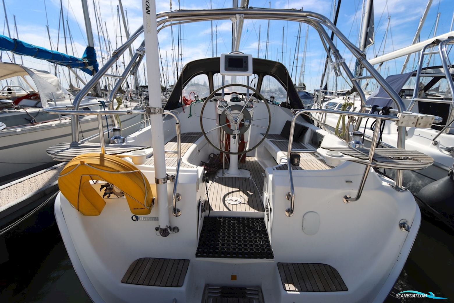 Hunter 33