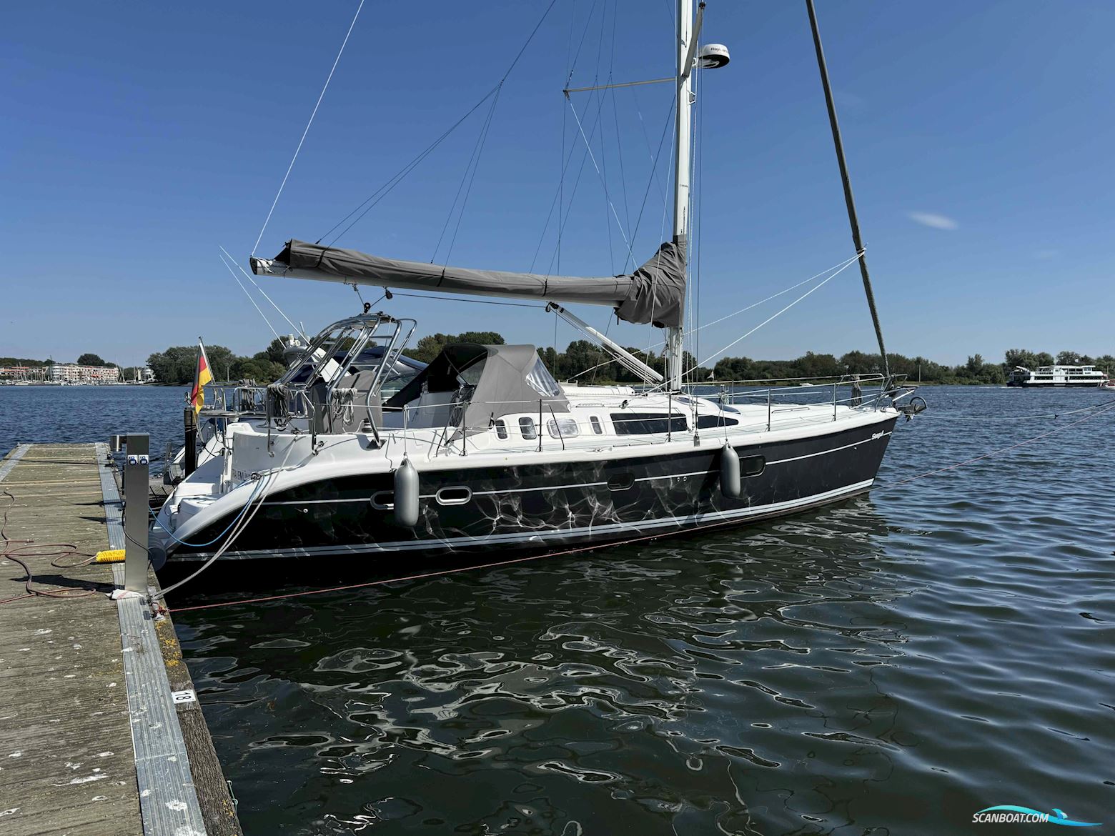 Hunter 410 Sailingboat 2000, with YAnmar 4JH2TE engine, Germany