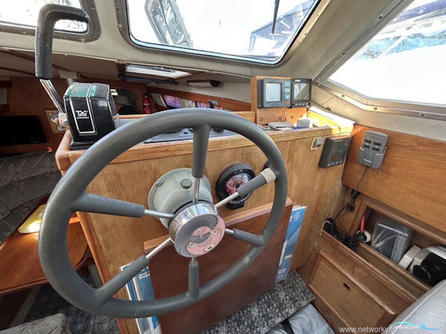 Hunter Horizon 32 Wheelhouse