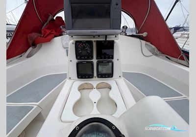 Hunter Legend  326 Sailingboat 2002, with Yanmar  2GM20F engine, United Kingdom