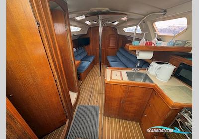 Hunter Legend  326 Sailingboat 2002, with Yanmar  2GM20F engine, United Kingdom