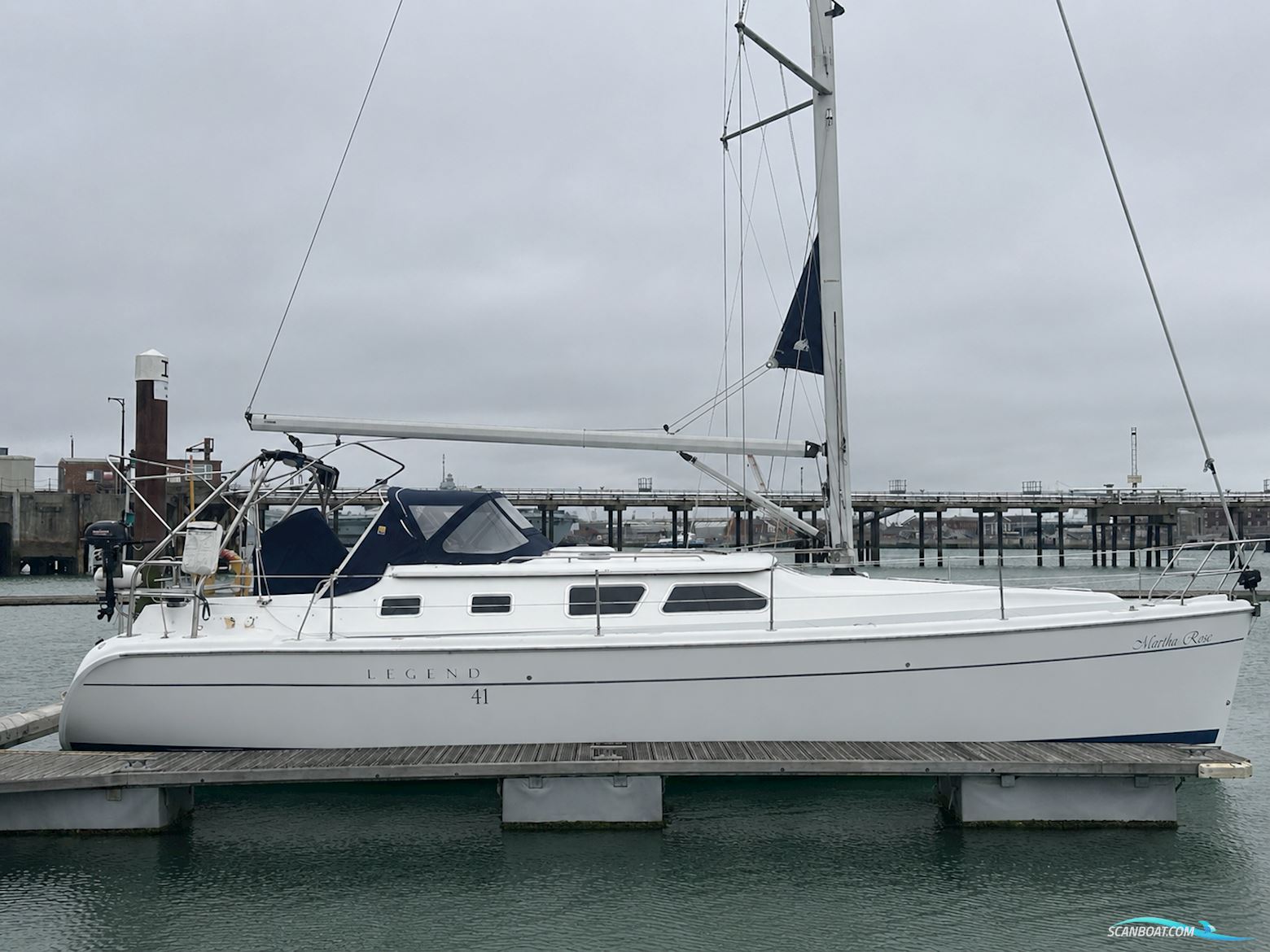 Hunter Legend 41 Deck Saloon