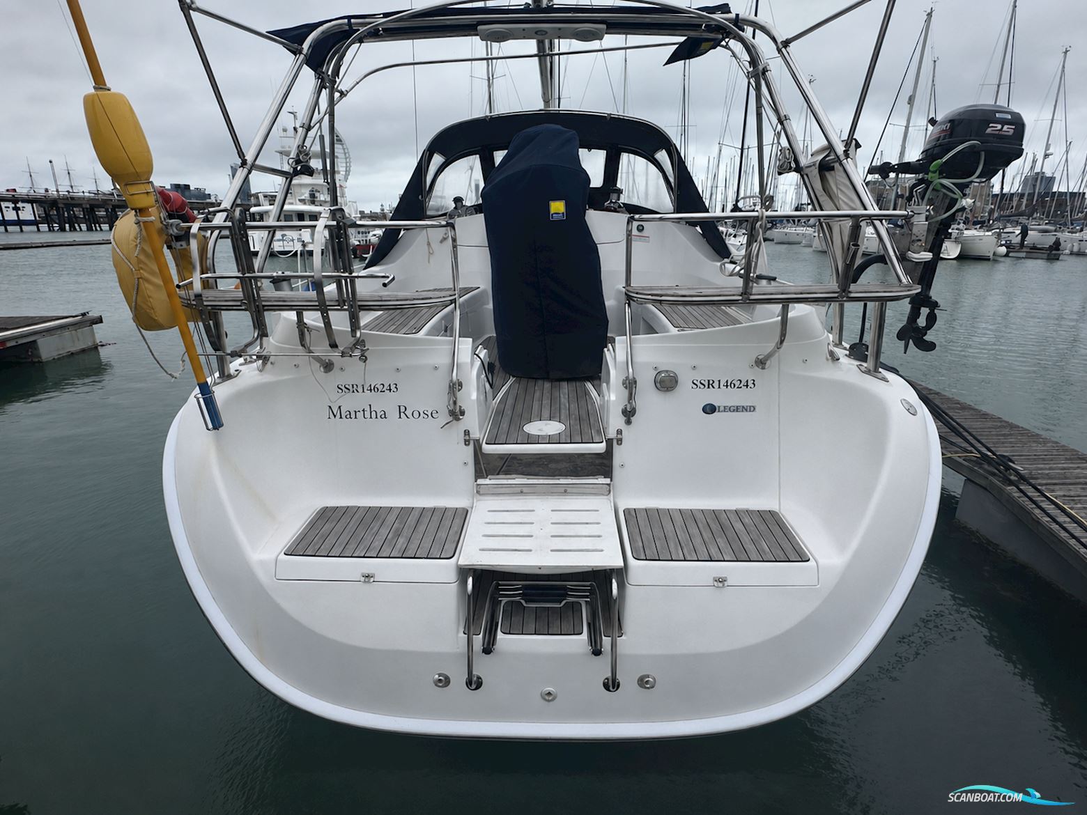 Hunter Legend 41 Deck Saloon