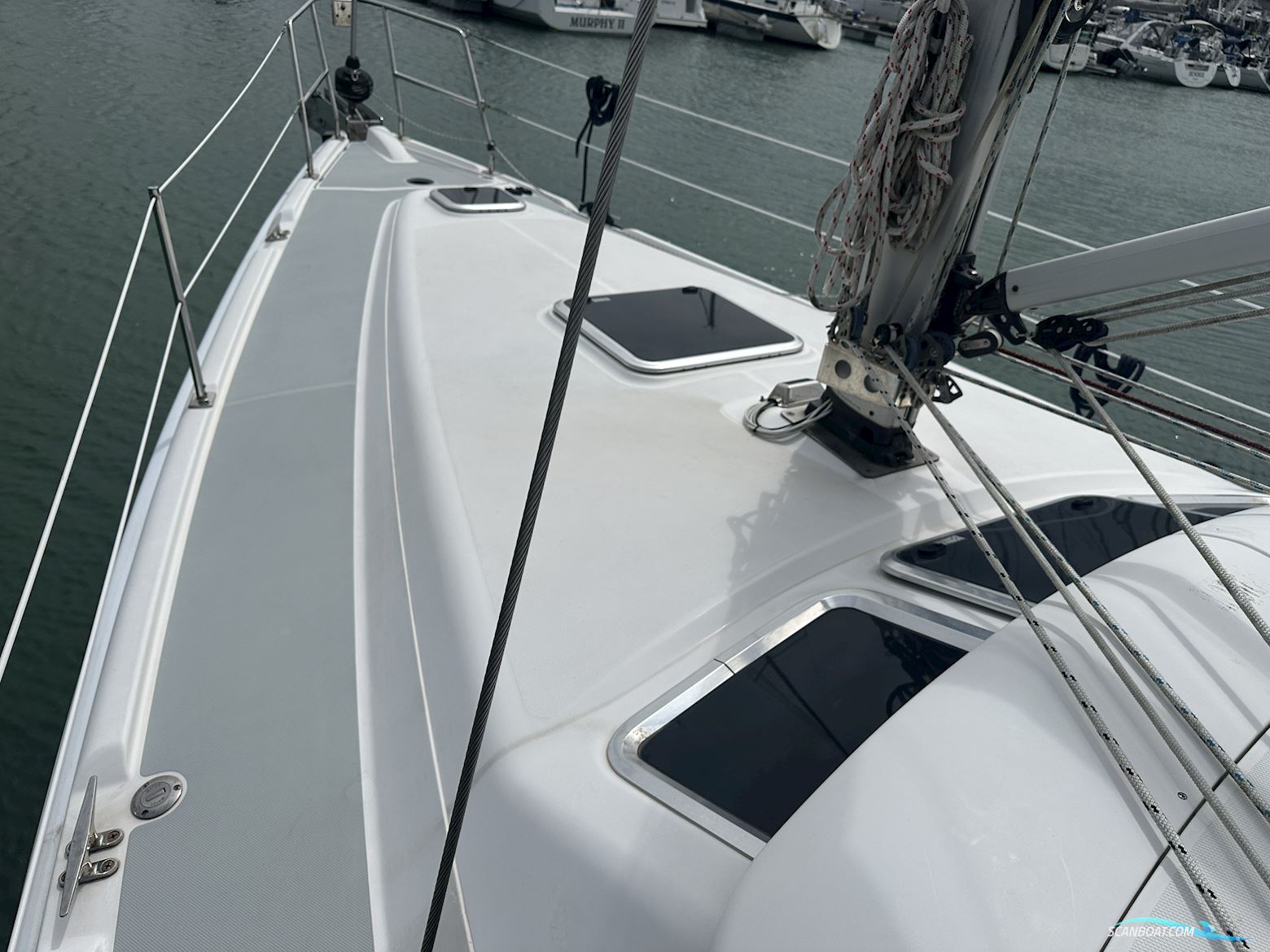 Hunter Legend 41 Deck Saloon