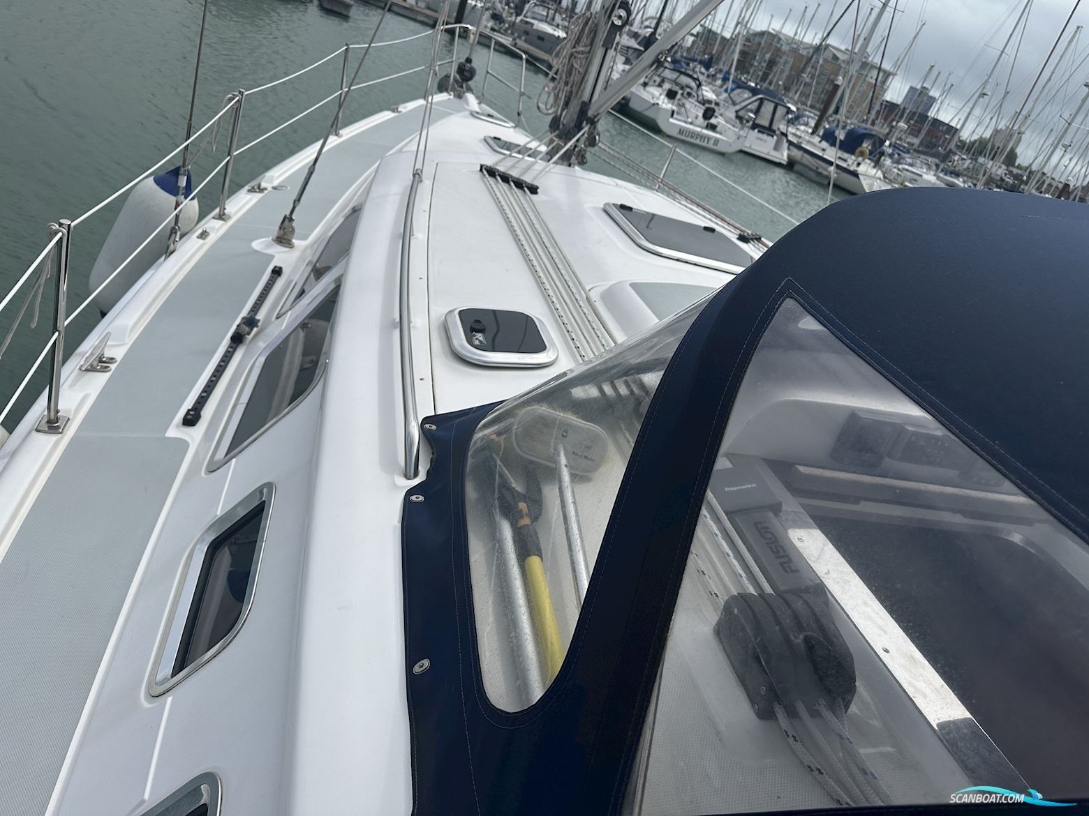 Hunter Legend 41 Deck Saloon