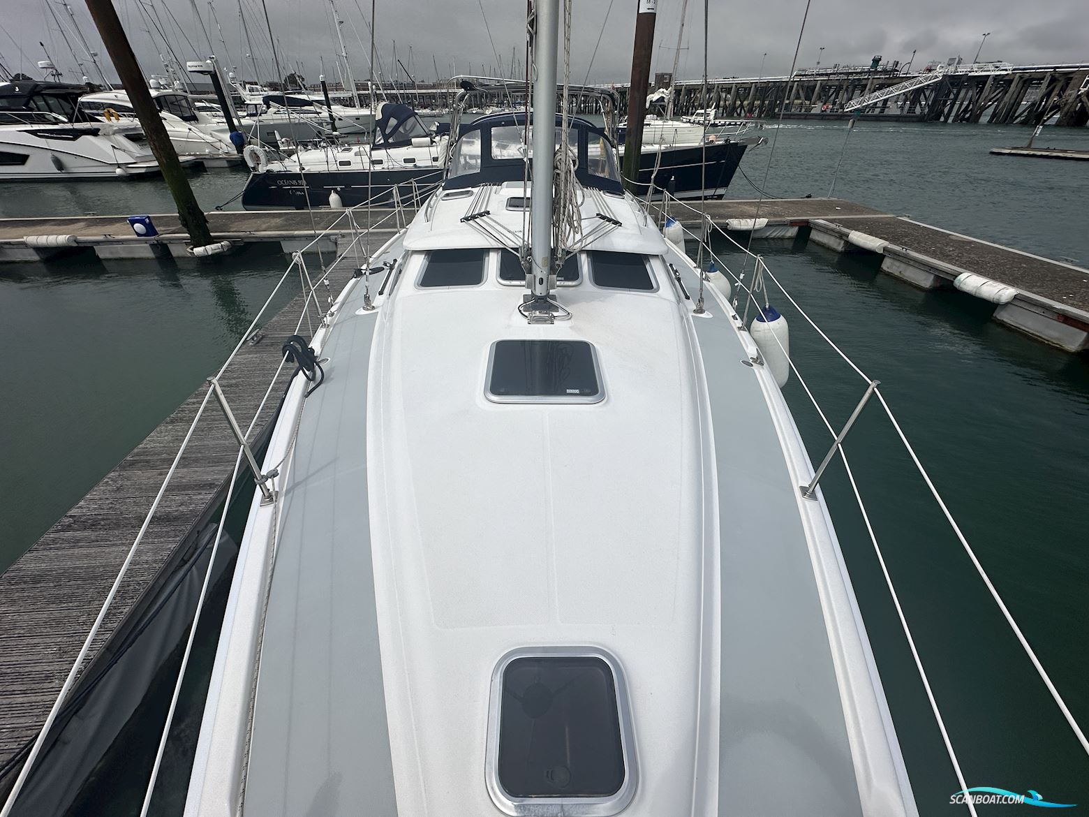 Hunter Legend 41 Deck Saloon
