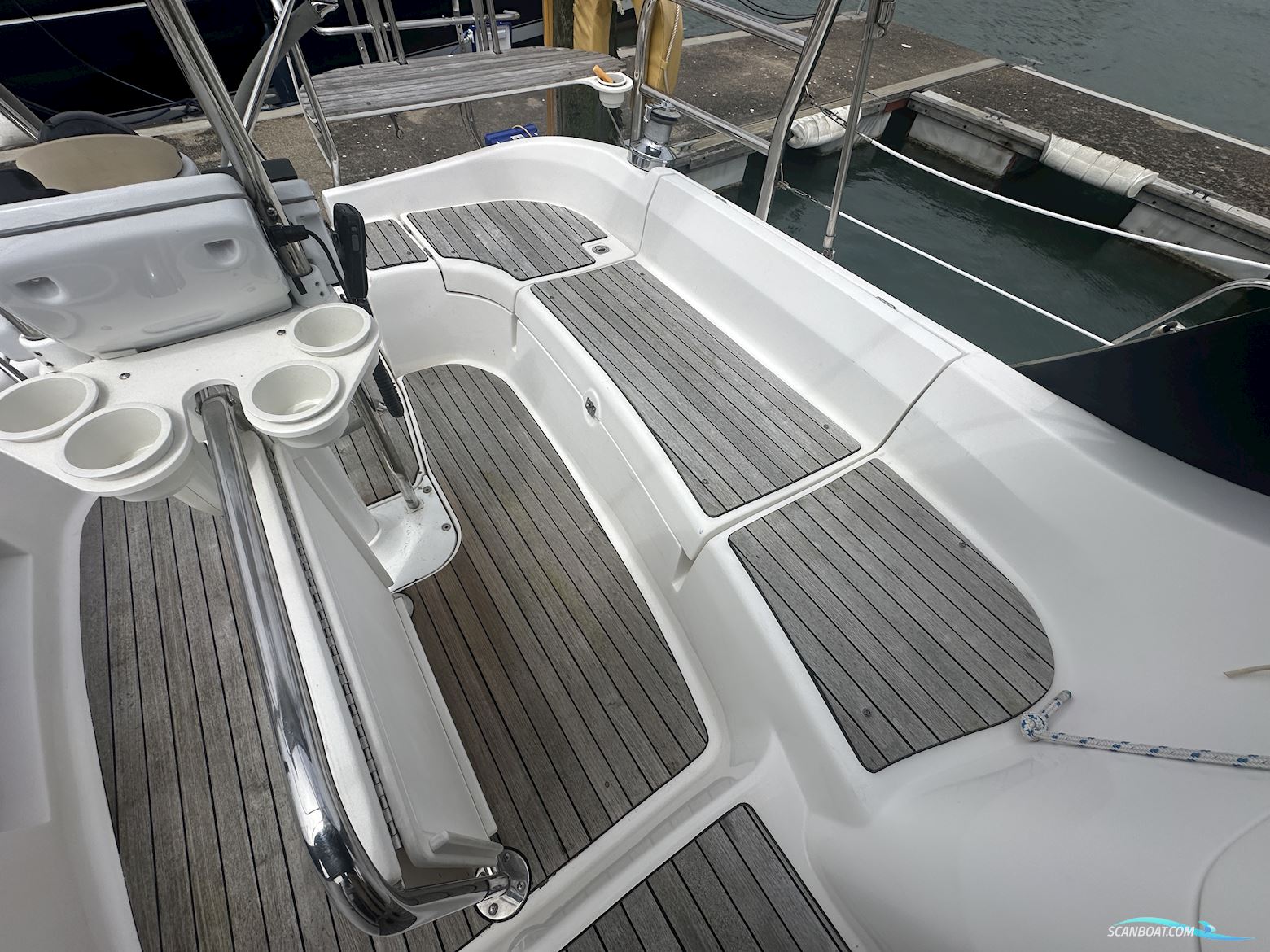Hunter Legend 41 Deck Saloon