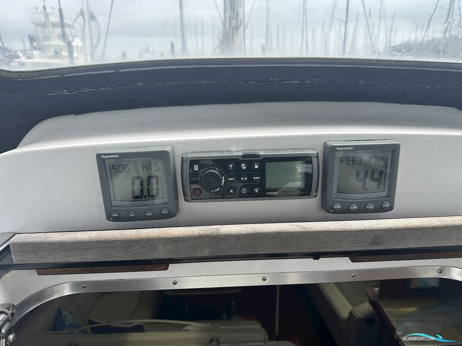 Hunter Legend 41 Deck Saloon