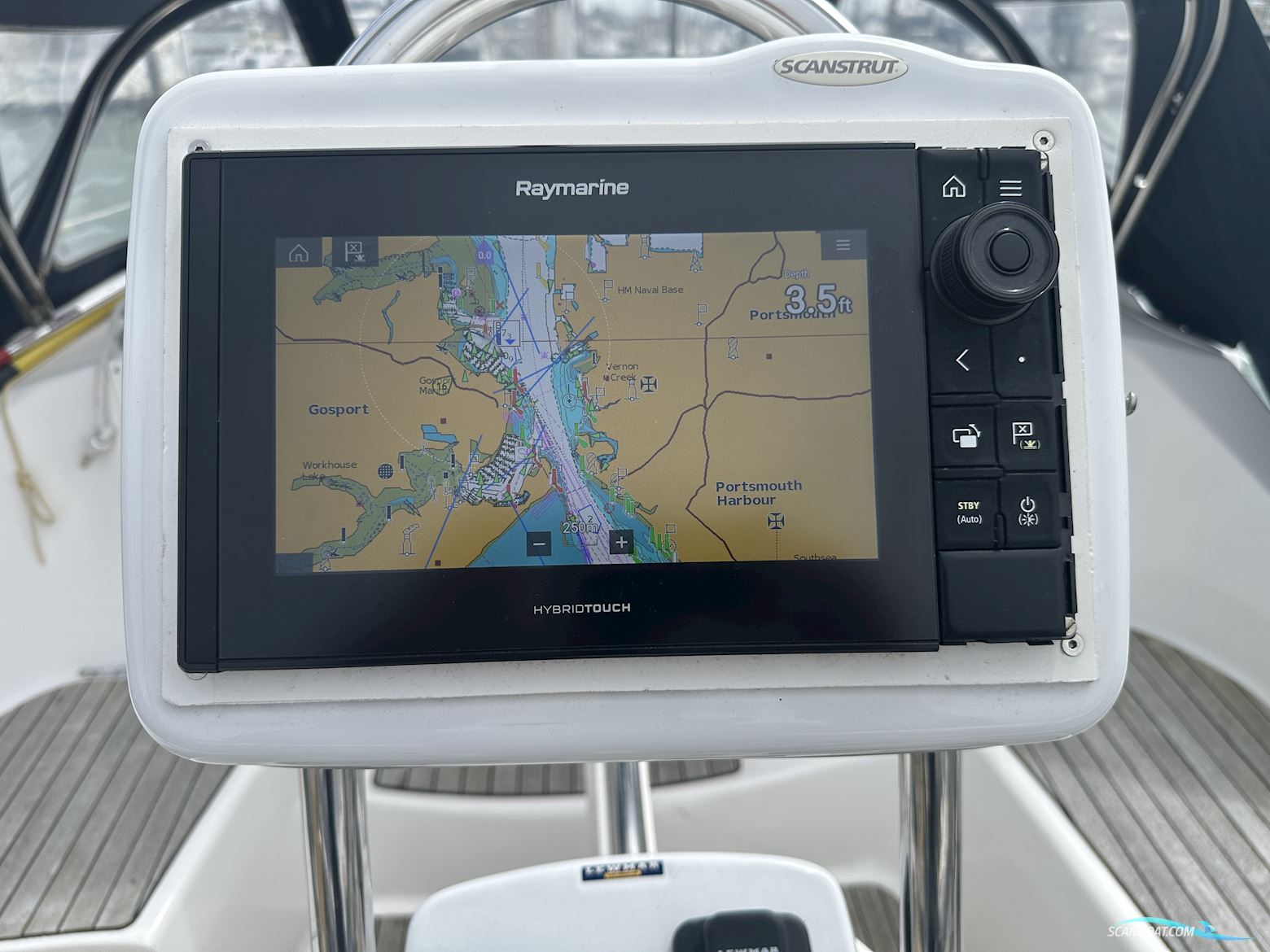 Hunter Legend 41 Deck Saloon