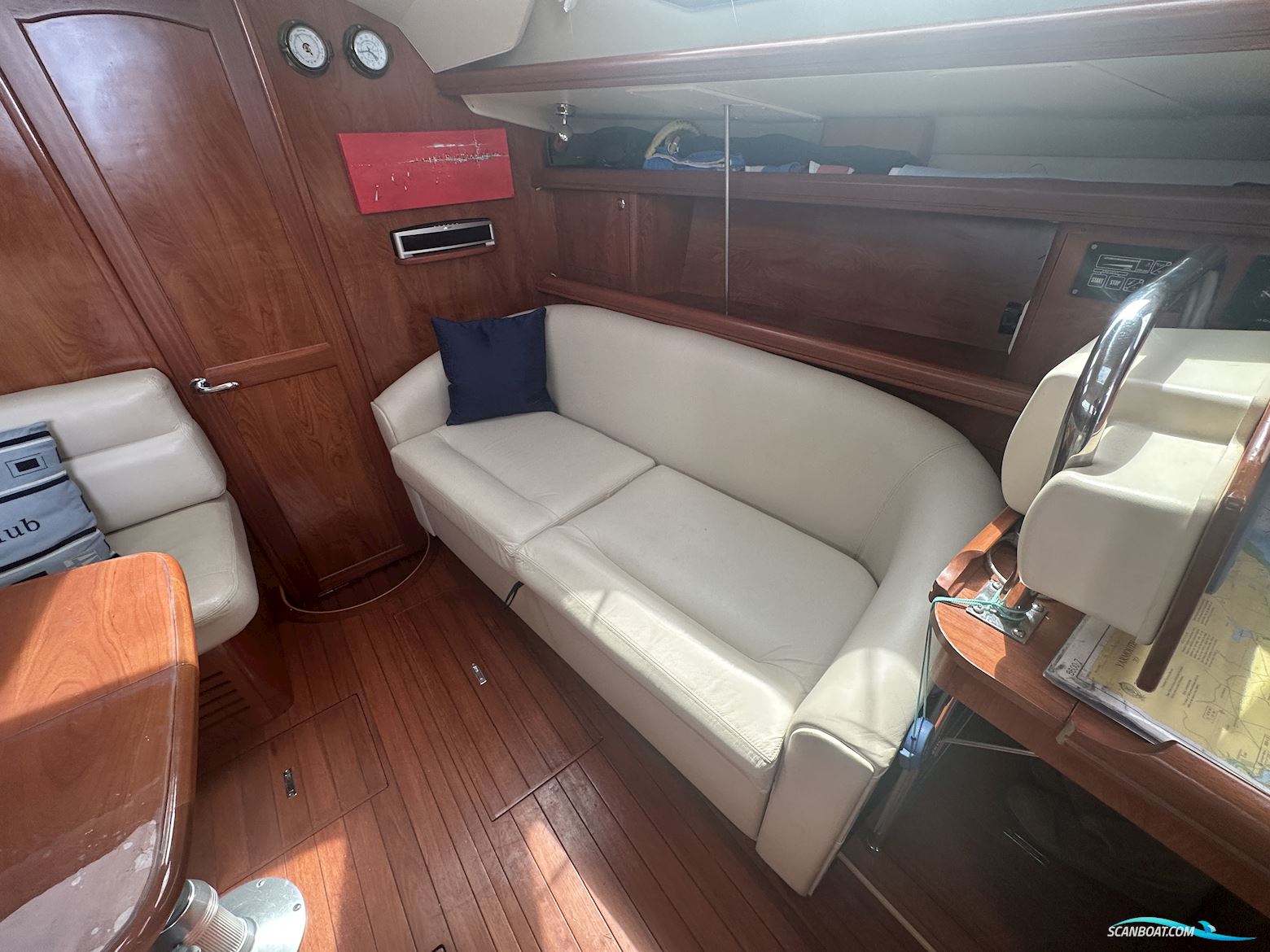 Hunter Legend 41 Deck Saloon