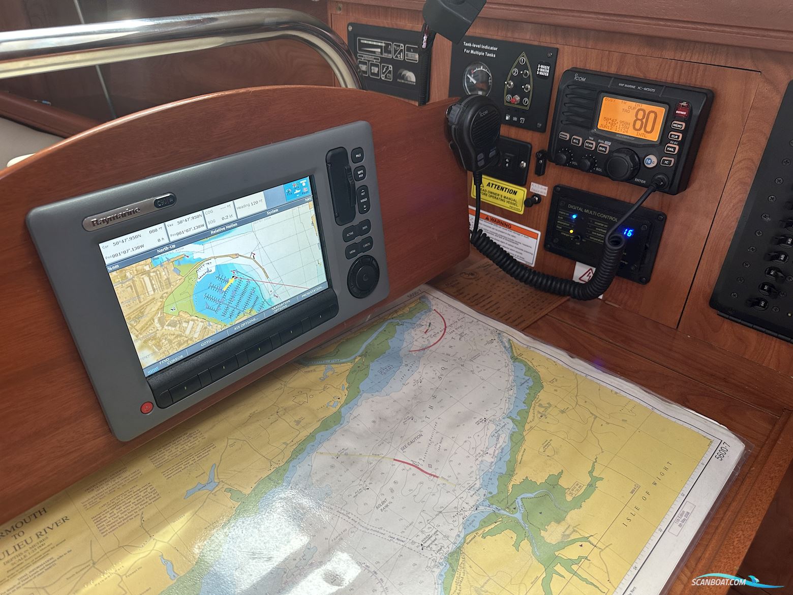 Hunter Legend 41 Deck Saloon
