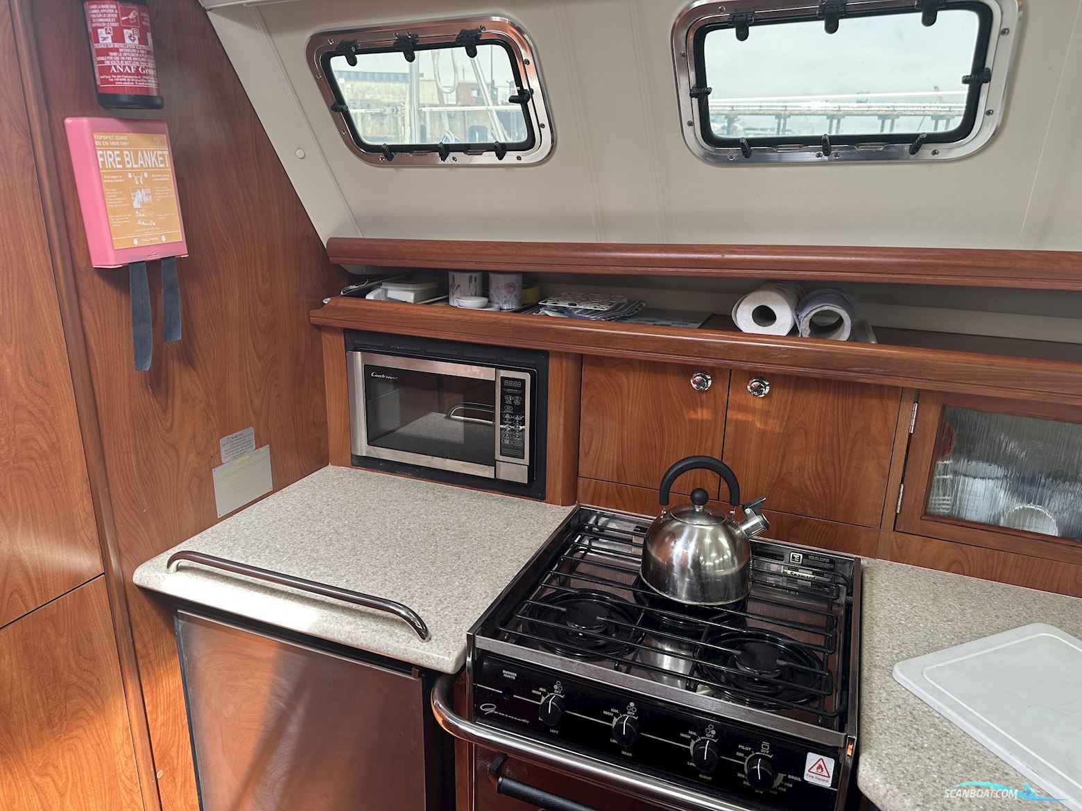 Hunter Legend 41 Deck Saloon