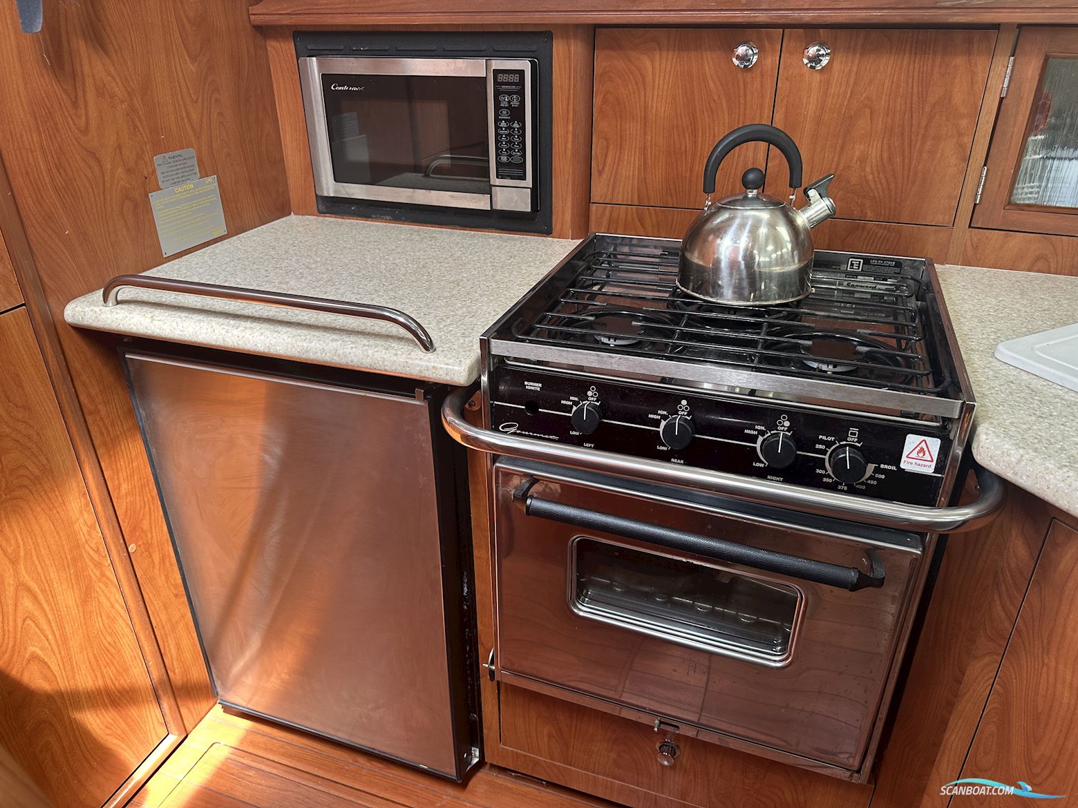 Hunter Legend 41 Deck Saloon