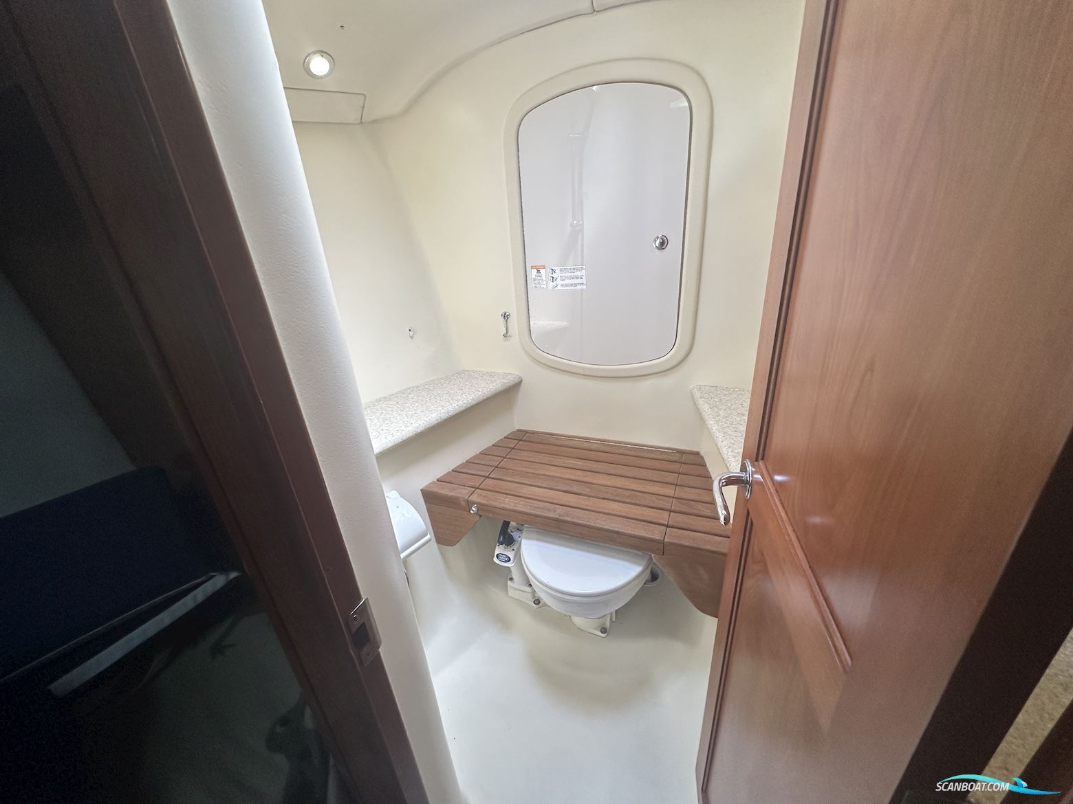 Hunter Legend 41 Deck Saloon