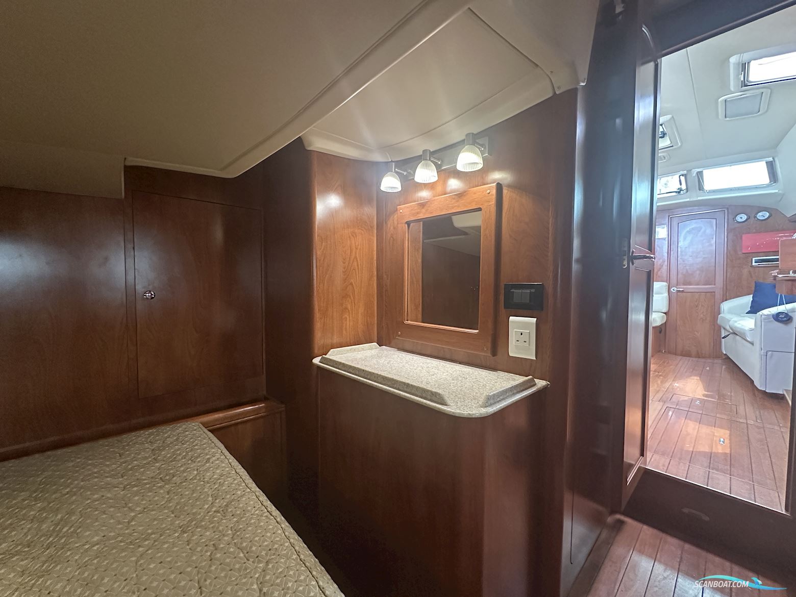 Hunter Legend 41 Deck Saloon