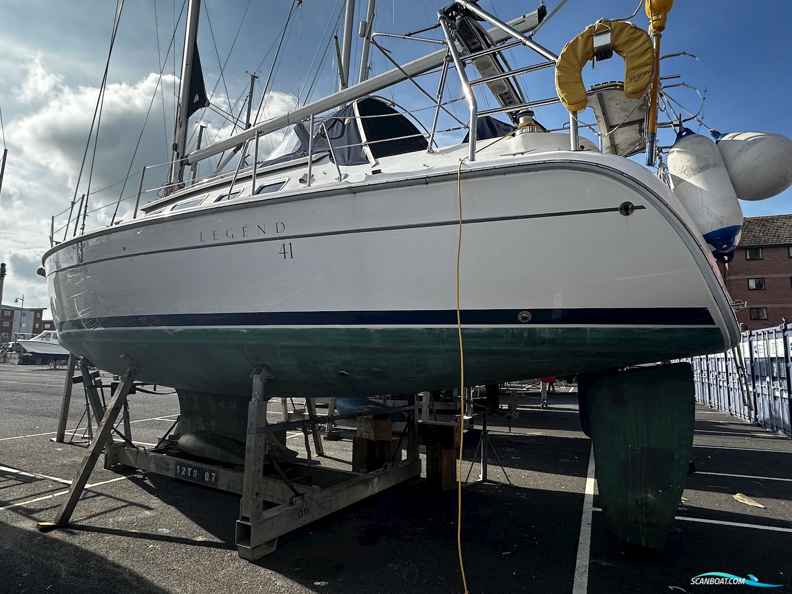 Hunter Legend 41 Deck Saloon