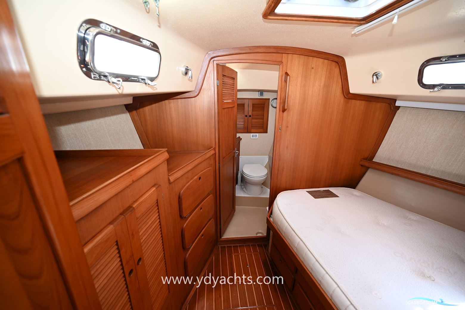 Island Packet 38