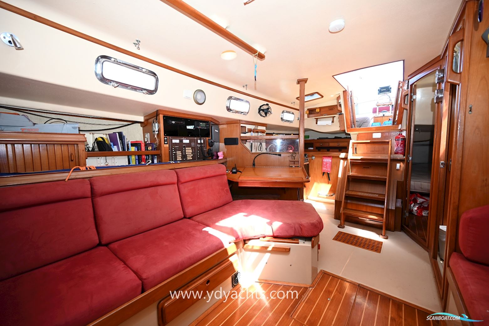 Island Packet 38