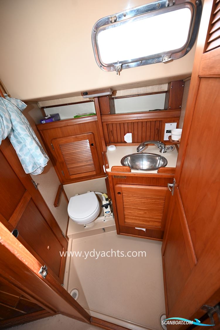 Island Packet 38