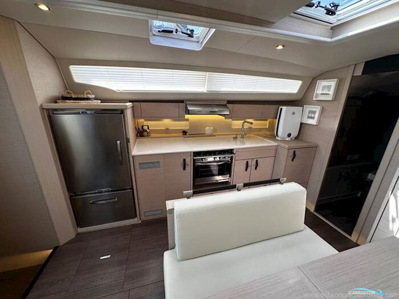 Jeanneau Yacht 54
