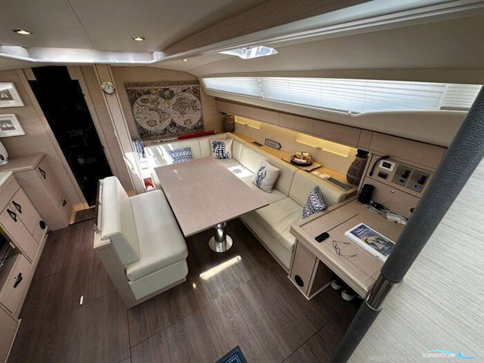 Jeanneau Yacht 54