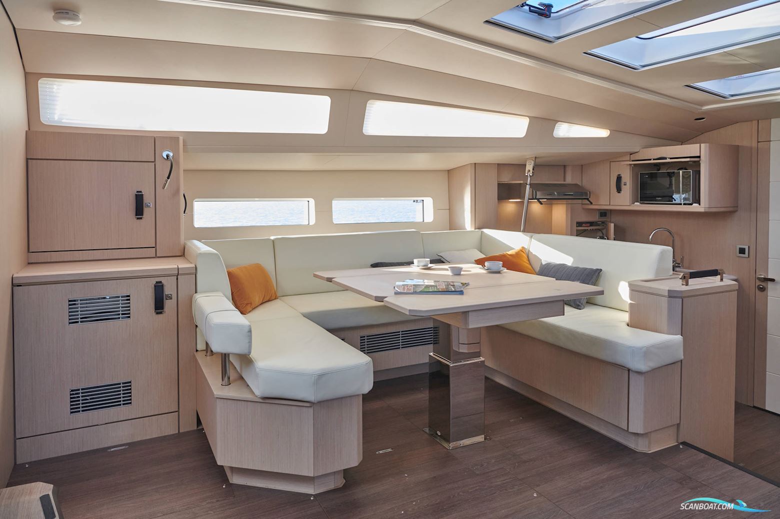 Jeanneau Yacht 60