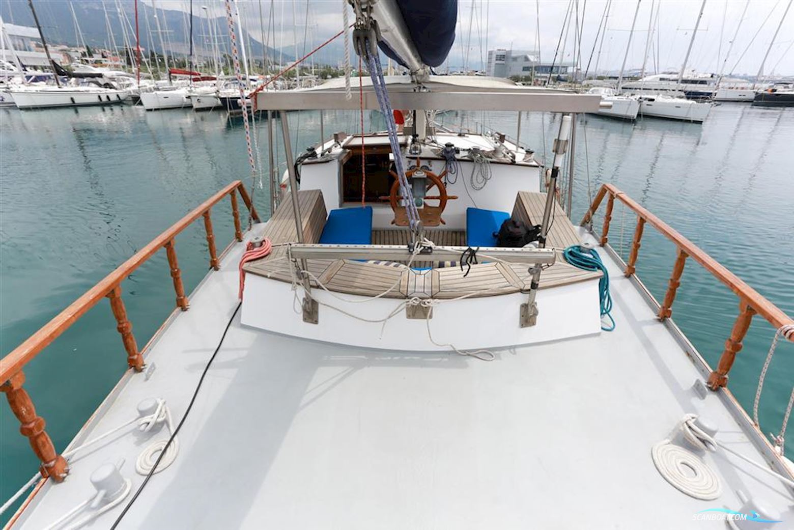 KETCH PILOTHOUSE 49