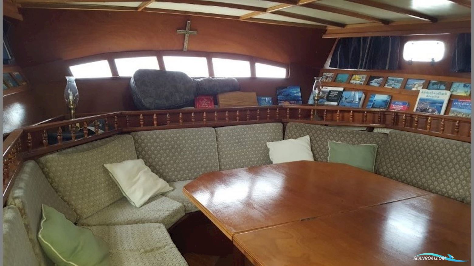 KETCH PILOTHOUSE 49