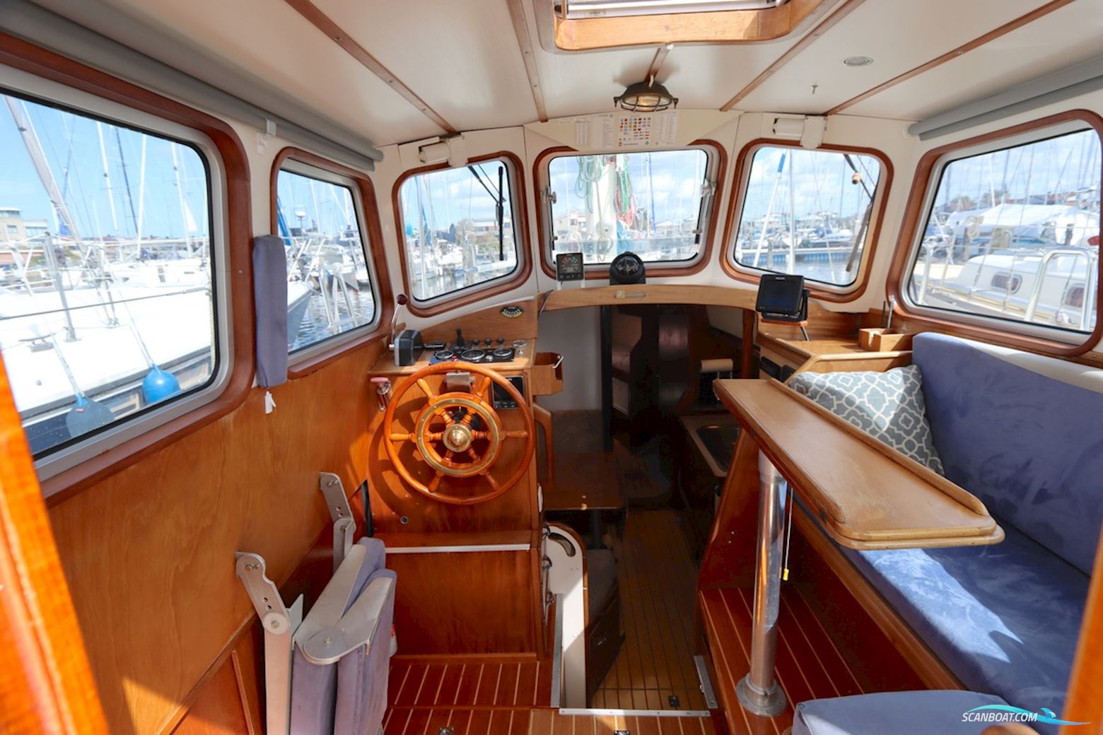 Koopmans 33 Deck Salon