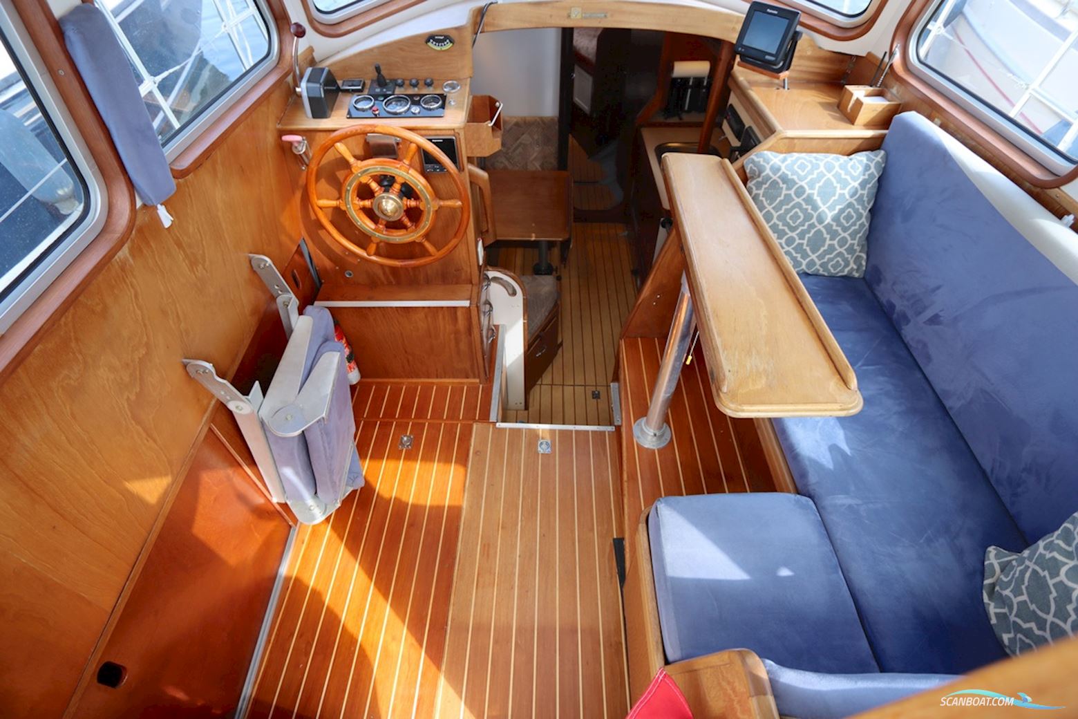 Koopmans 33 Deck Salon