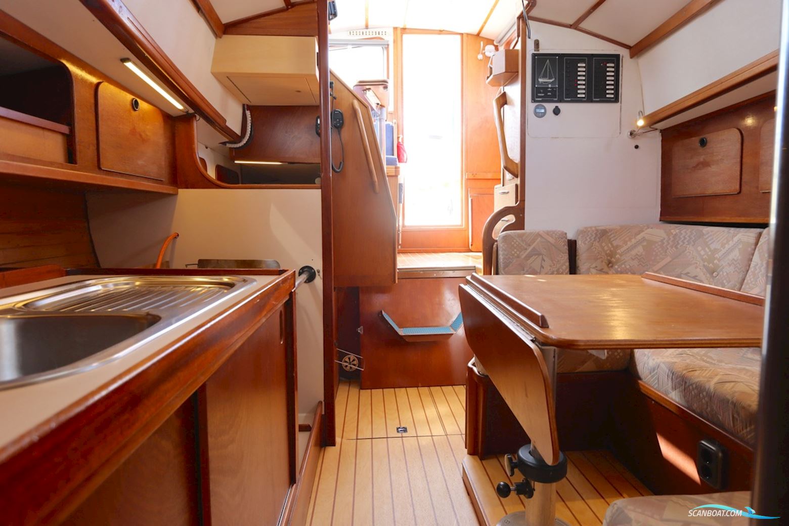 Koopmans 33 Deck Salon
