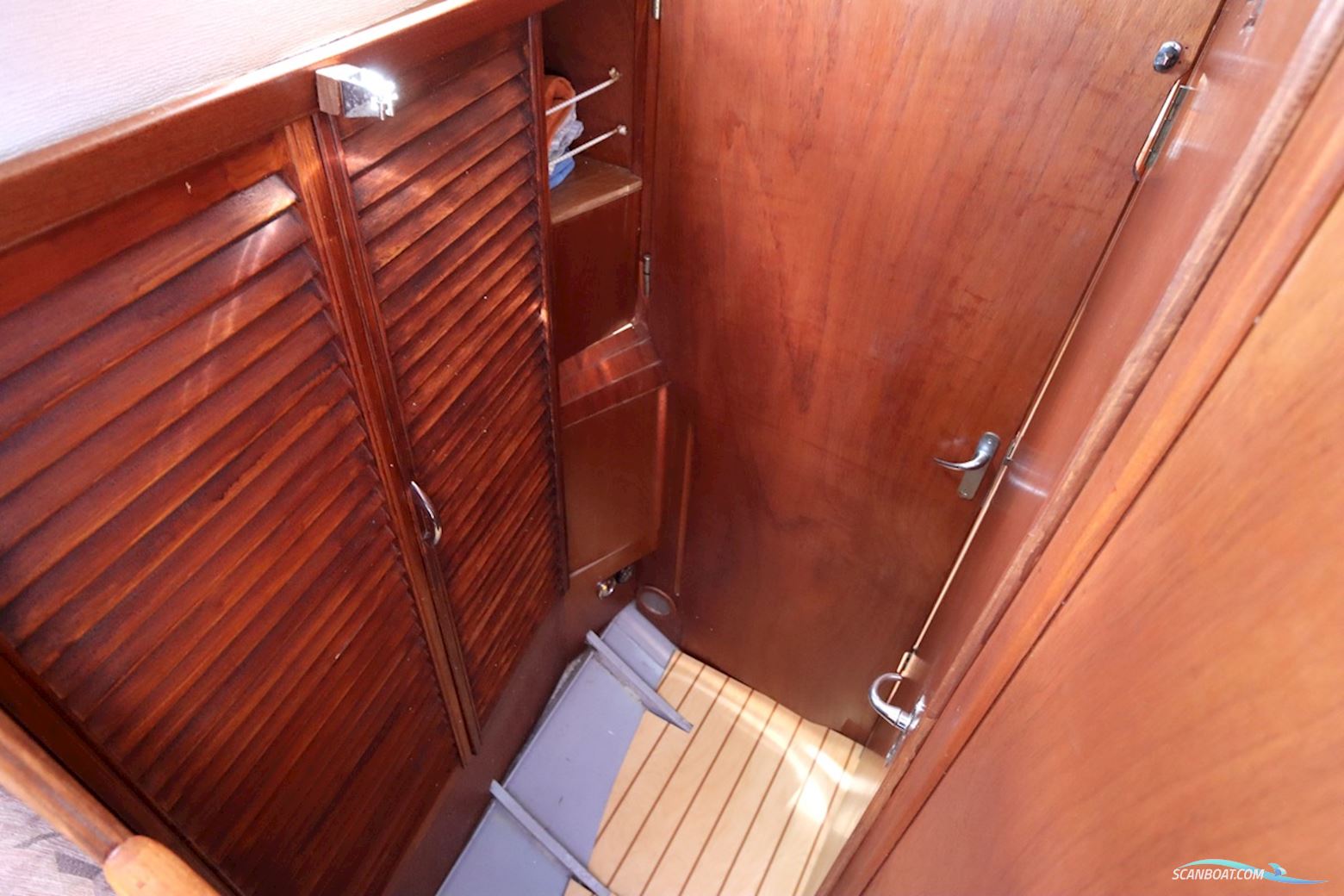 Koopmans 33 Deck Salon