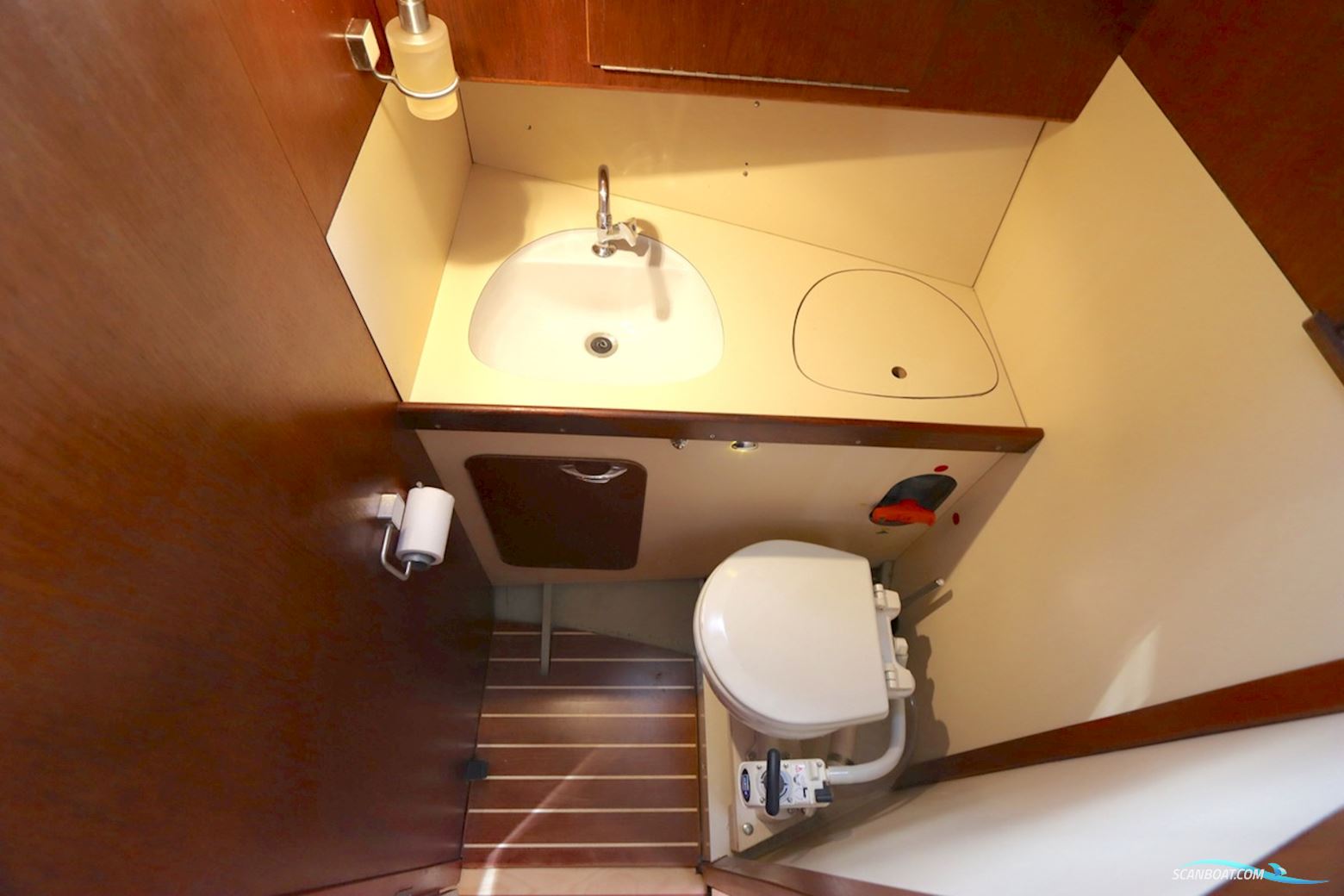 Koopmans 33 Deck Salon