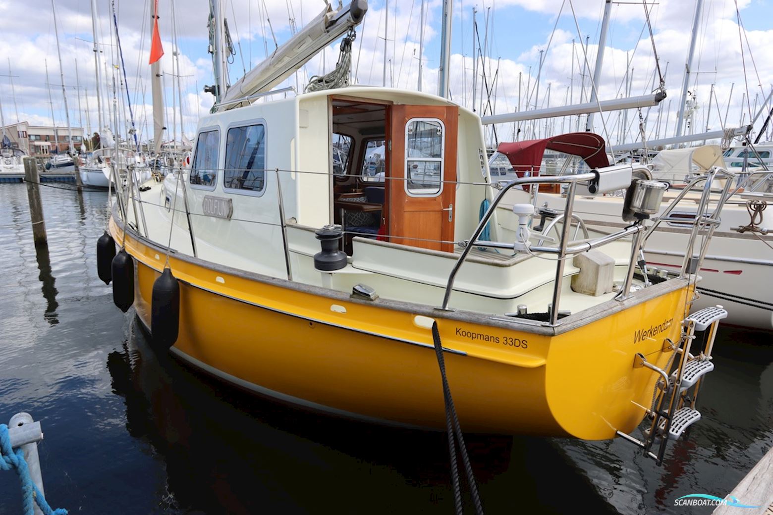 Koopmans 33 Deck Salon