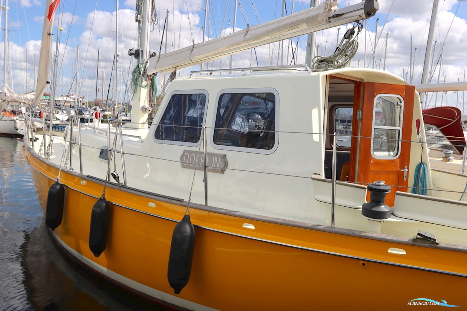 Koopmans 33 Deck Salon