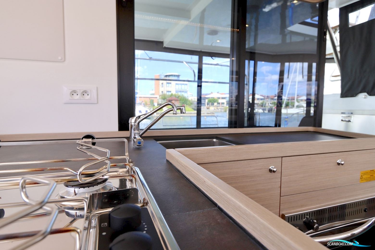 Lagoon 42 Full specs