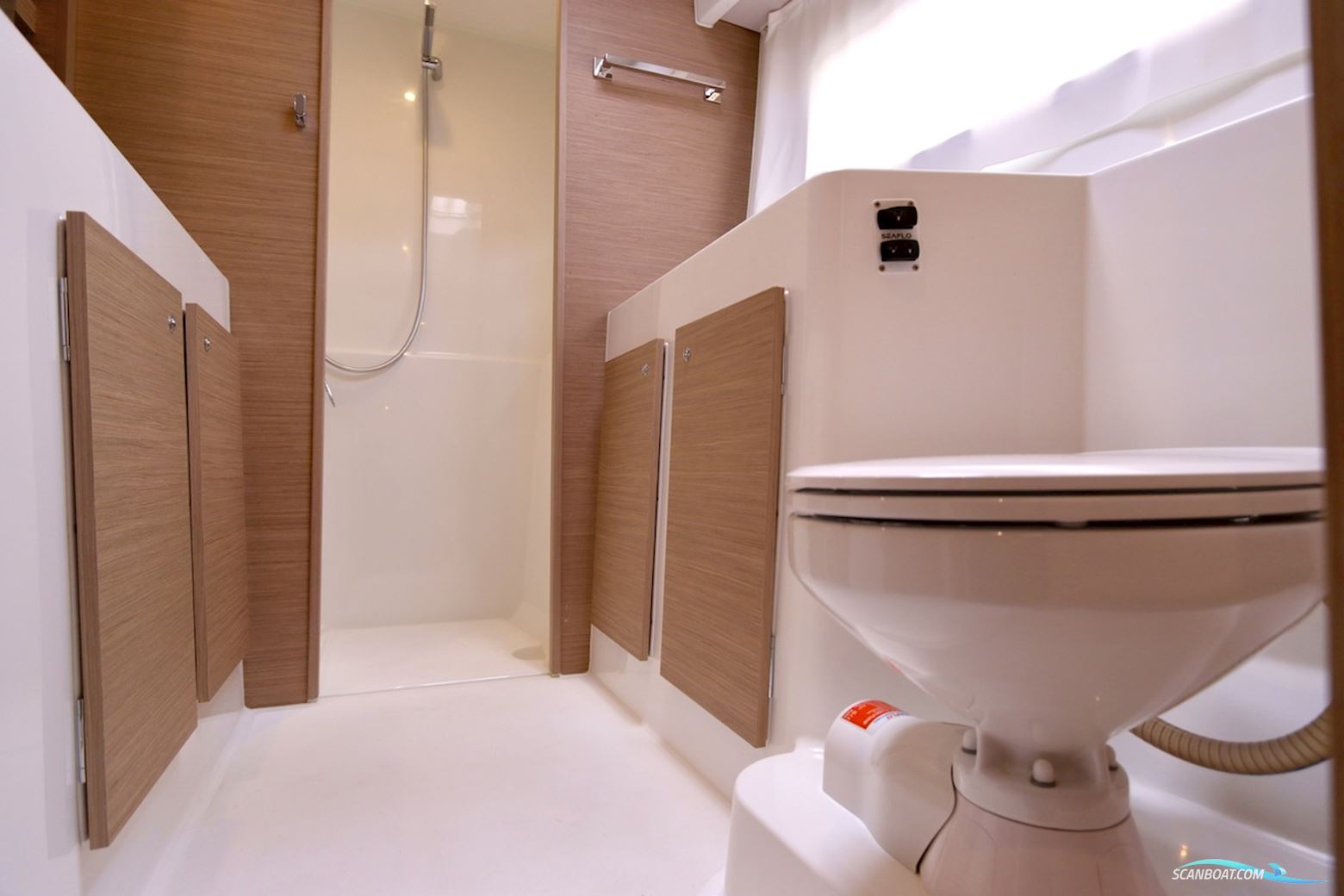 Lagoon 42 Full specs