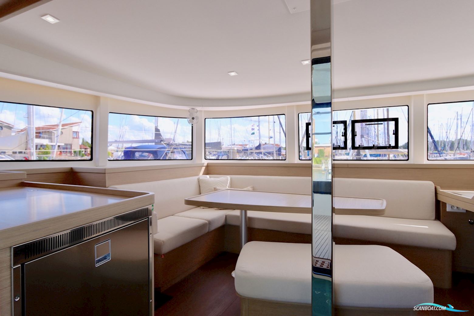 Lagoon 42 Full specs