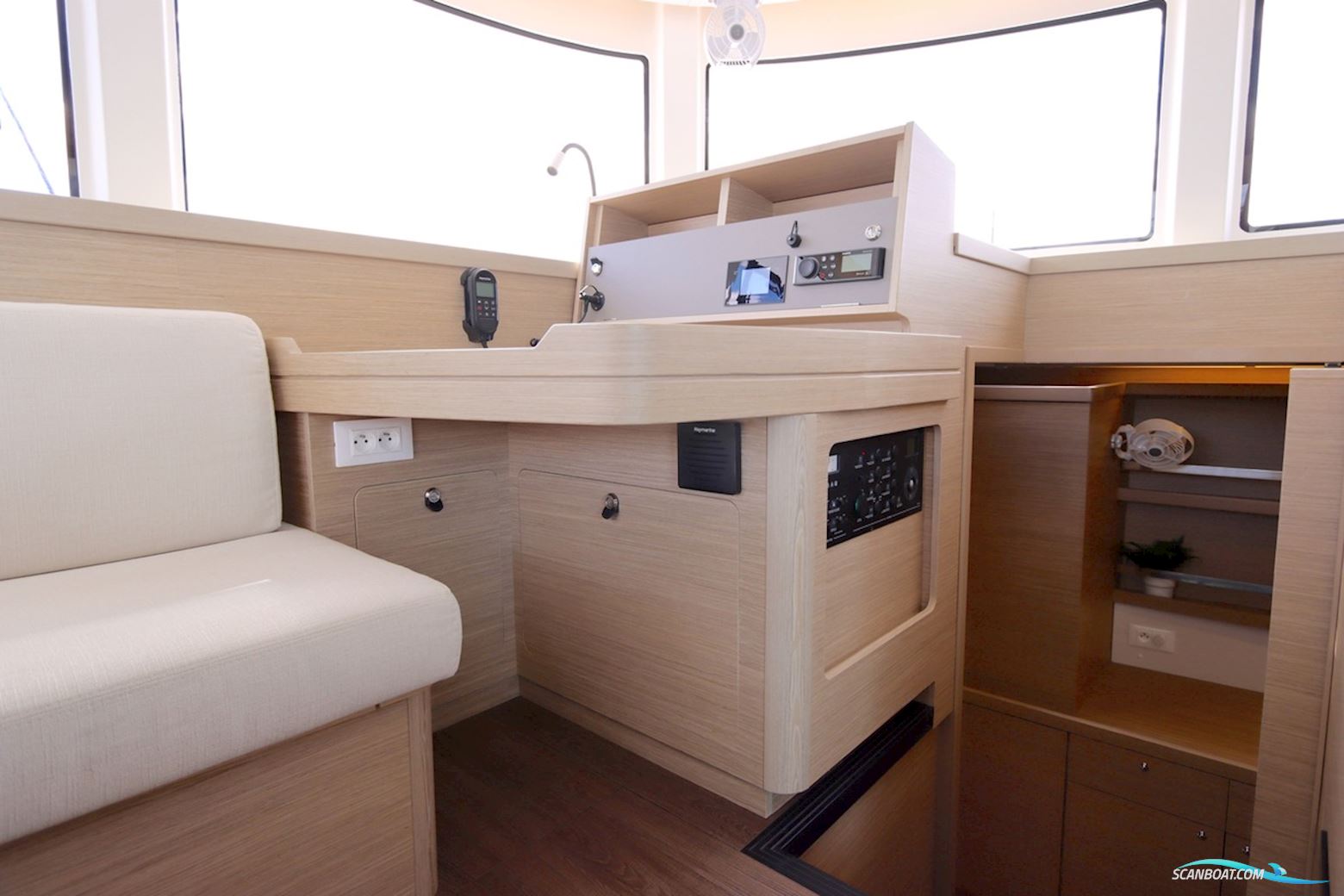 Lagoon 42 Full specs