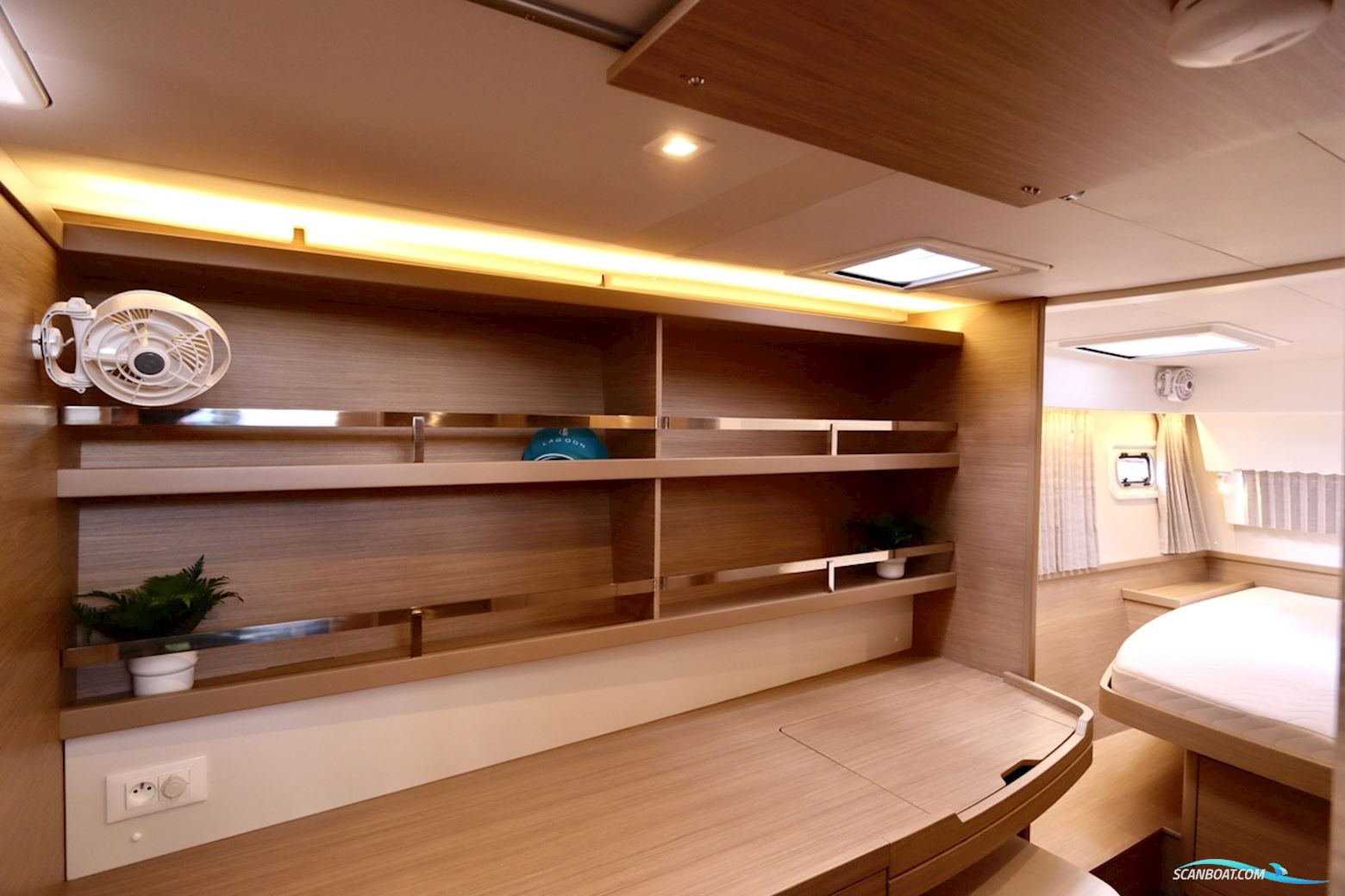 Lagoon 42 Full specs